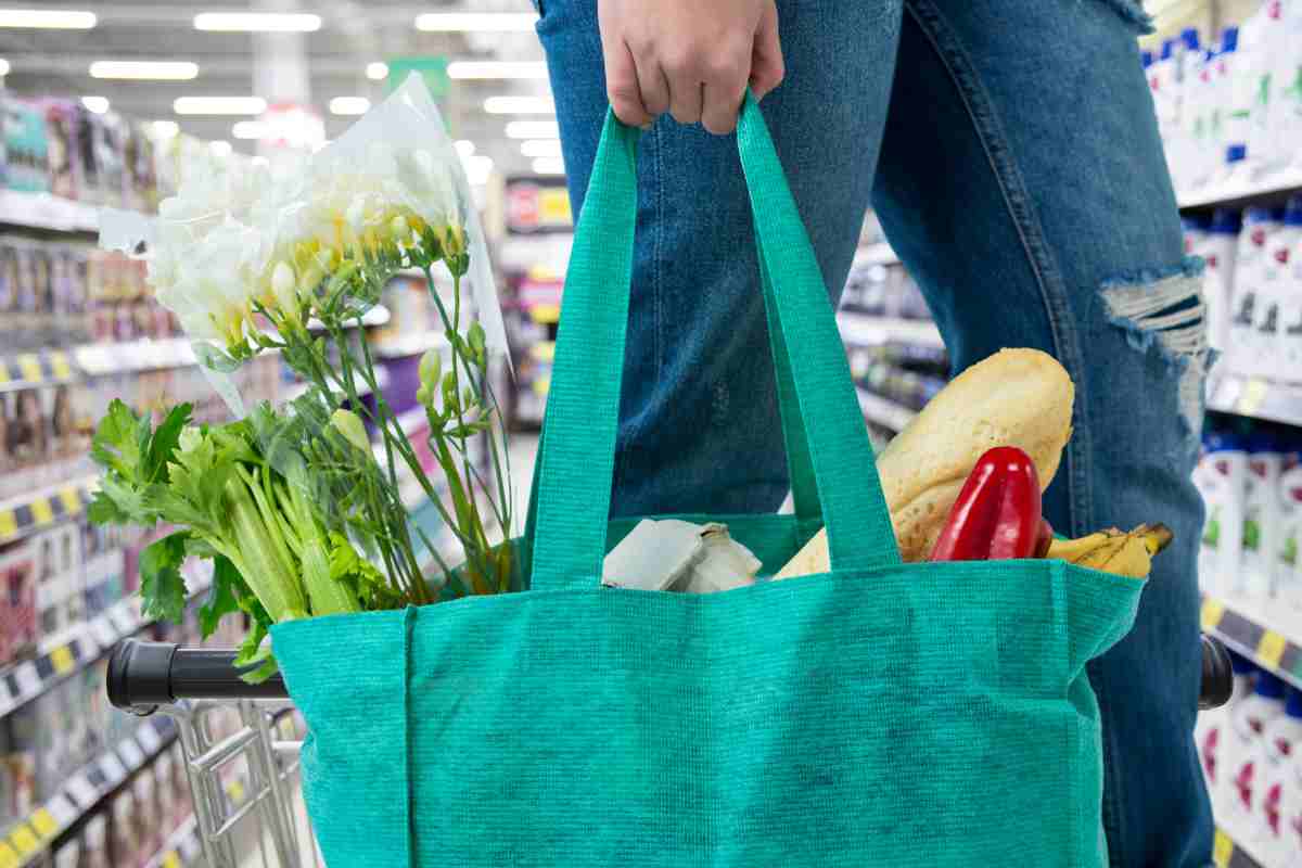 come fanno i supermercati a farti spendere di più