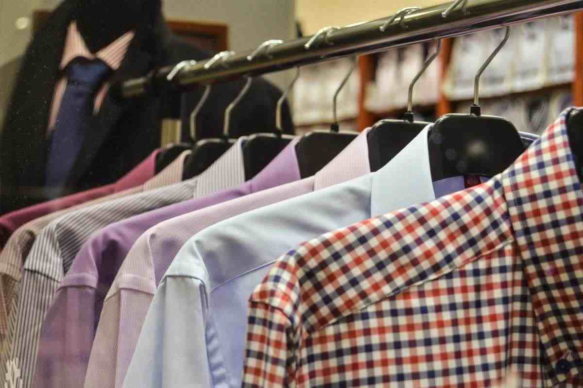 Come distinguere le camicie da donna e da uomo